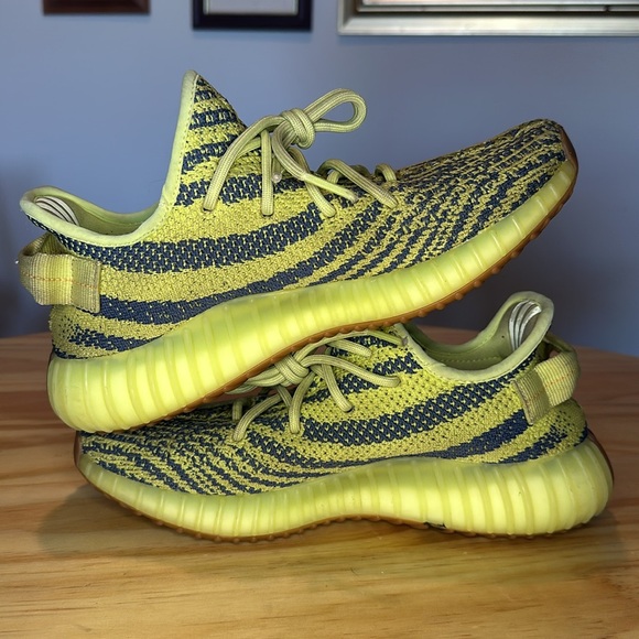ADIDAS YEEZY BOOST 350 V2 ‘Semi Frozen Yellow’ SIZE 7 M - Picture 2 of 6